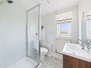 Shower room- click for photo gallery